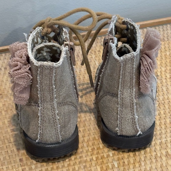 Children’s Place adorable canvas girls boots size 5 as new condition. - Picture 3 of 8